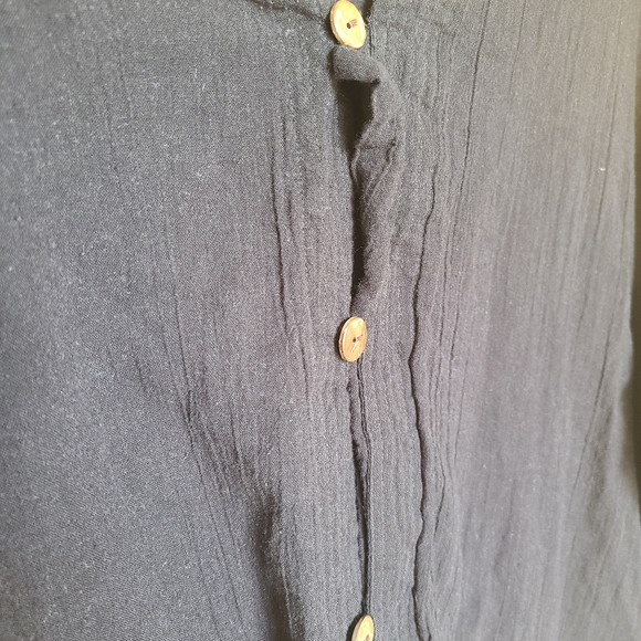 ♡Vintage black blouse w/ pockets & wooden buttons♡ - Picture 8 of 12